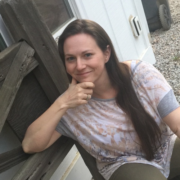 Meet your Posher, April - Picture 1 of 3